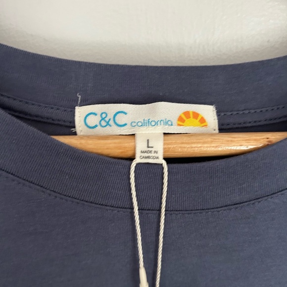 NWT C& C Blue Eyelet Sleeve Women's Top. Size large - Picture 2 of 5